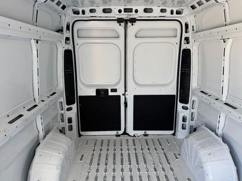 Used 2025 RAM ProMaster 2500 w/ Convenience Group FWD image 12