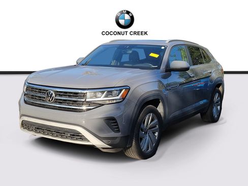 Used 2020 Volkswagen Atlas Cross Sport SE w/ Panoramic Sunroof Package FWD image 3