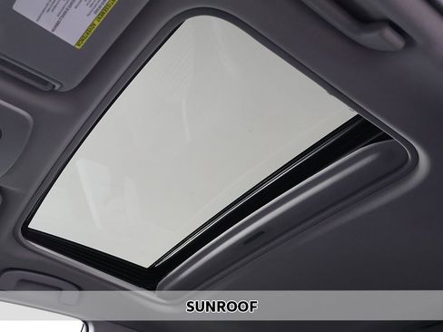 Used 2024 Toyota Camry SE image 3