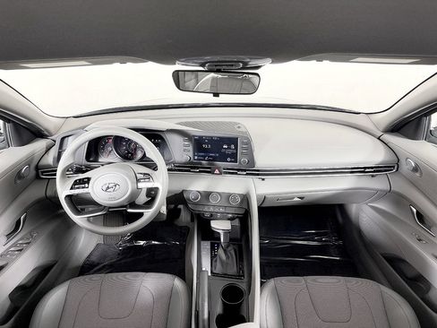 Used 2022 Hyundai Elantra SE FWD image 49
