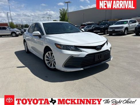 Used 2023 Toyota Camry LE image 1