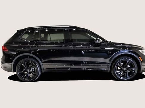 Used 2024 Volkswagen Tiguan SE R-Line image 4