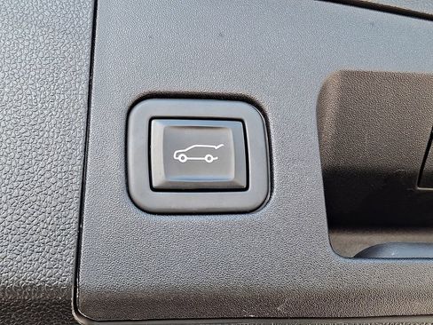 Used 2022 Cadillac XT4 Premium Luxury w/ Safety Alert Package image 29