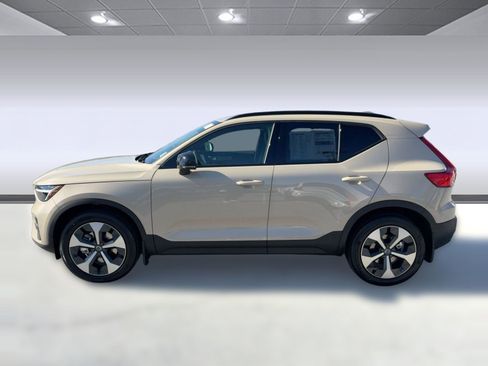 New 2026 Volvo XC40 B5 Core w/ Climate Package image 2