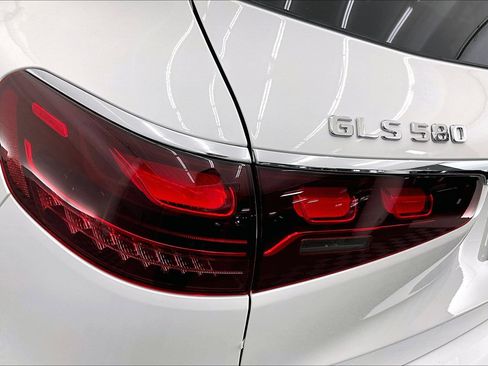 New 2026 Mercedes-Benz GLS 580 4MATIC image 11