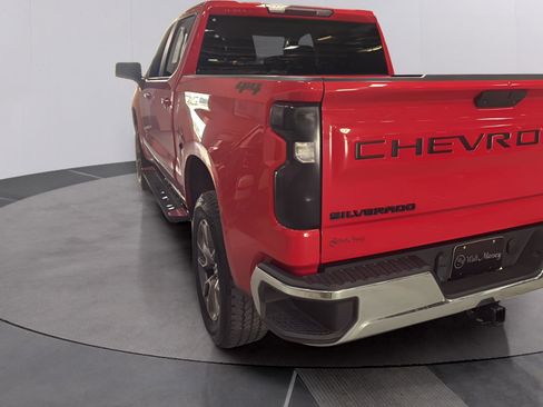 Used 2022 Chevrolet Silverado 1500 LT AWD/4WD image 3