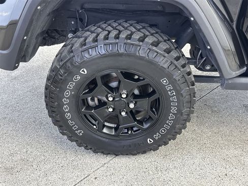 Used 2021 Jeep Gladiator Willys image 38