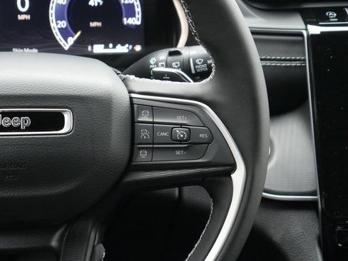 New 2025 Jeep Grand Cherokee Altitude image 17