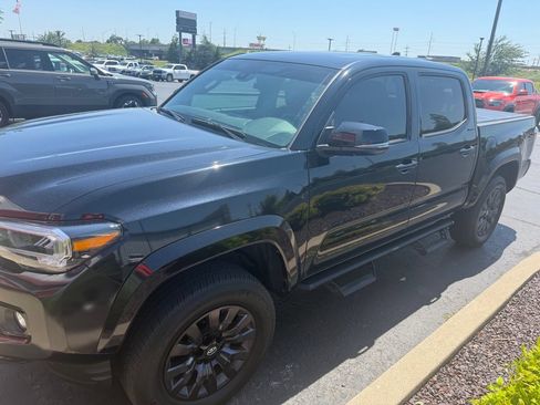 Used 2022 Toyota Tacoma Limited w/ Nightshade Package AWD/4WD image 3