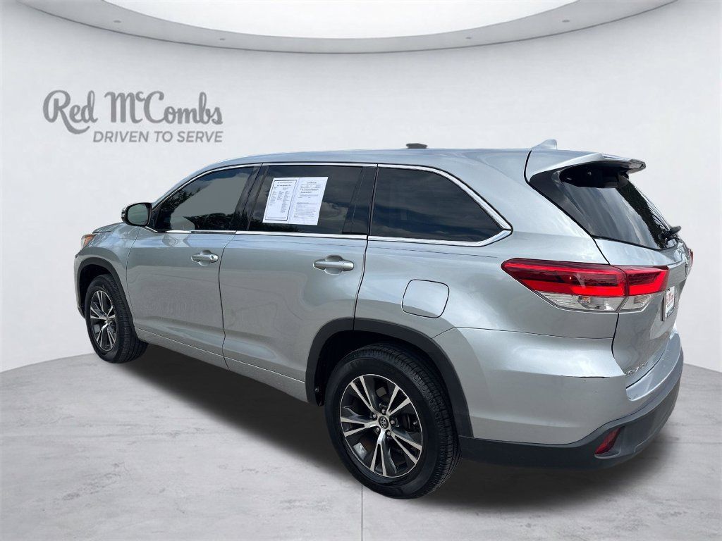 Used 2017 Toyota Highlander Plus FWD image 4