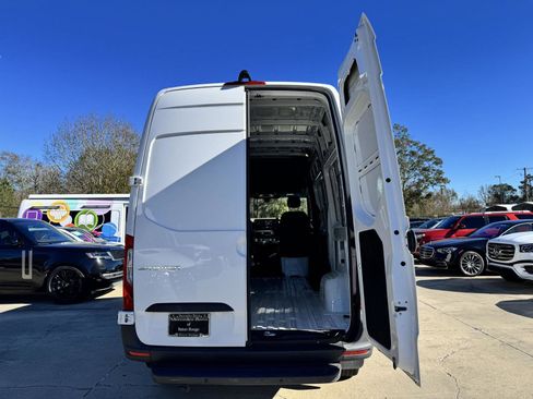 Used 2025 Mercedes-Benz Sprinter 2500 image 22