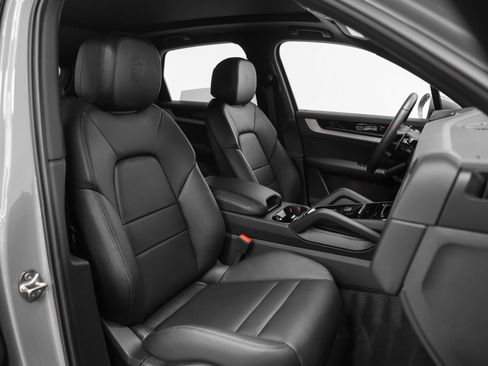 Certified 2025 Porsche Cayenne image 19