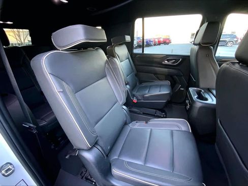 Used 2023 Chevrolet Suburban Premier image 19