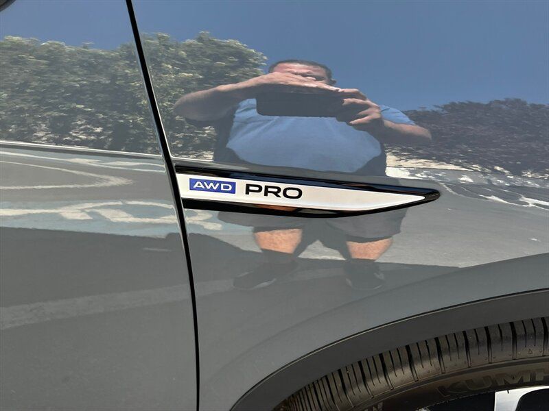 Used 2024 Volkswagen ID.4 Pro AWD/4WD image 11
