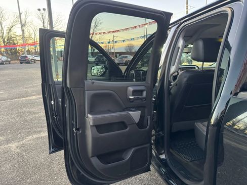 Used 2018 Chevrolet Silverado 1500 LT w/ Midnight Edition image 13