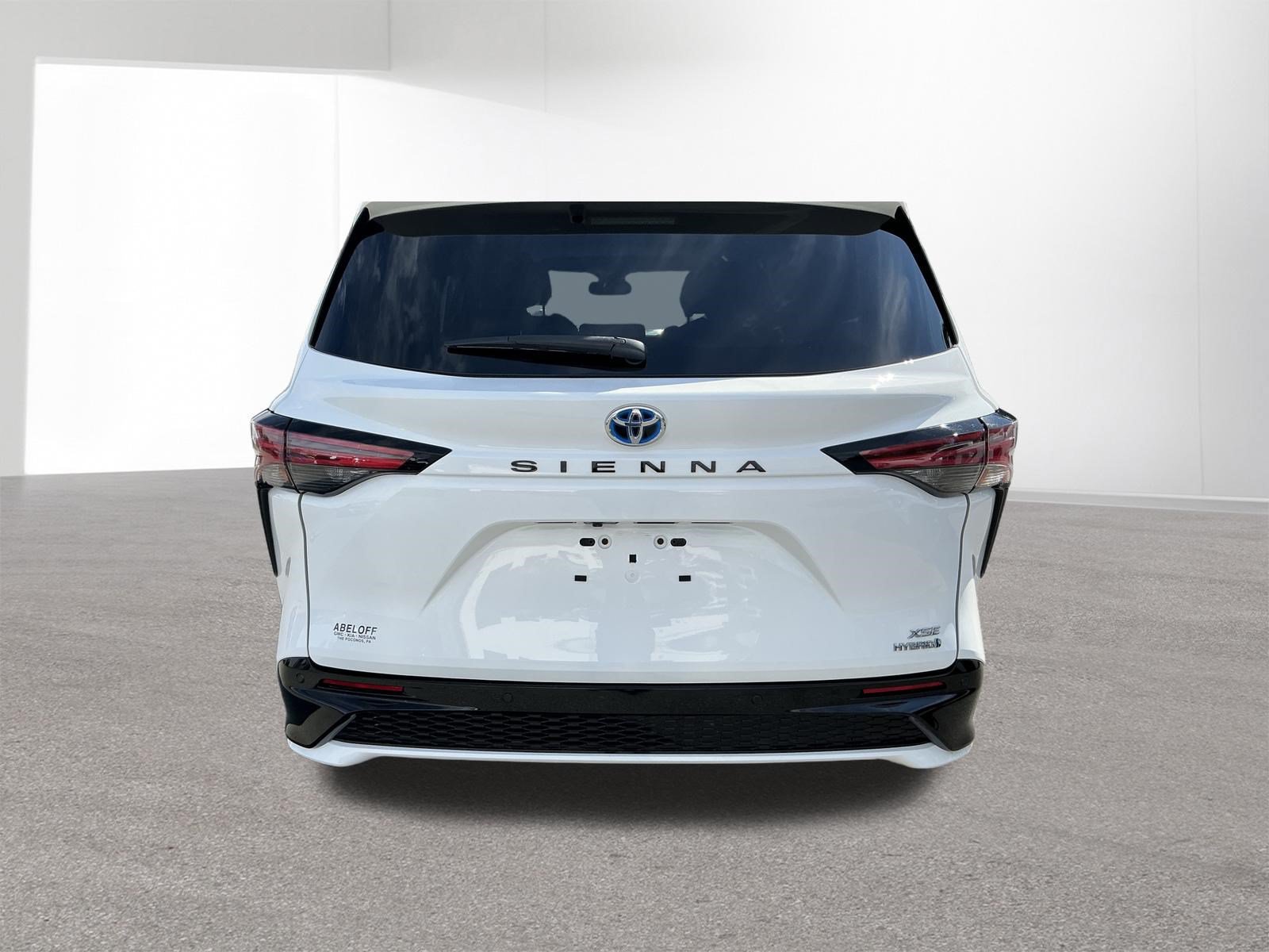 Used 2022 Toyota Sienna XSE w/ XSE Plus Package FWD image 4