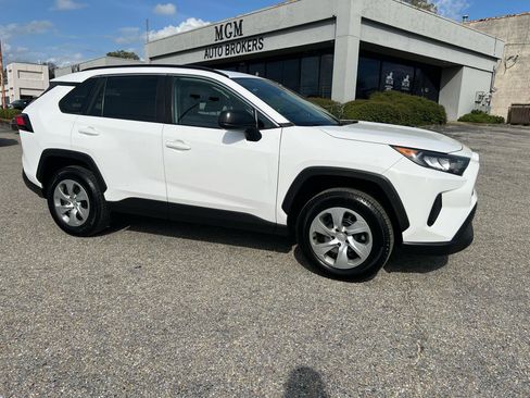 Used 2019 Toyota RAV4 LE image 24