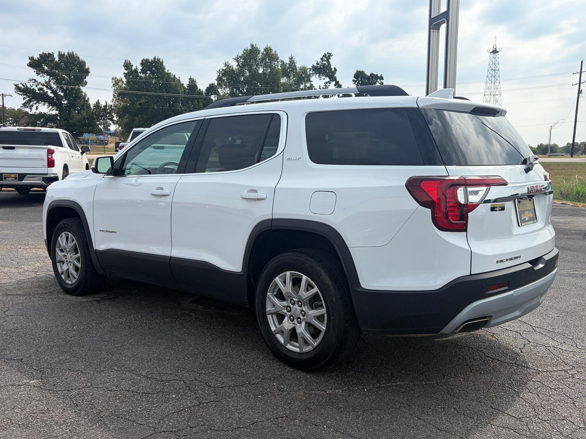 Used 2023 GMC Acadia SLT FWD image 5