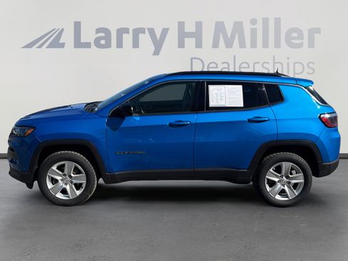 Used 2022 Jeep Compass Latitude w/ Sun and Sound Group AWD/4WD image 2