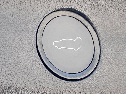 Used 2022 Tesla Model Y Performance AWD/4WD image 8