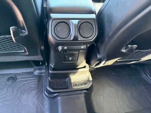 Used 2024 Jeep Wrangler Unlimited Rubicon w/ Technology Group AWD/4WD image 21