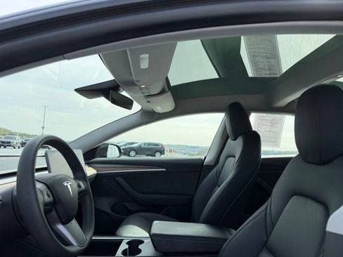 Used 2023 Tesla Model 3 Standard Range image 18
