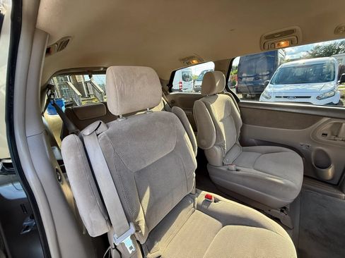 Used 2006 Toyota Sienna FWD image 11