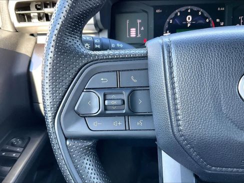 Certified 2025 Toyota Tacoma SR5 AWD/4WD image 23