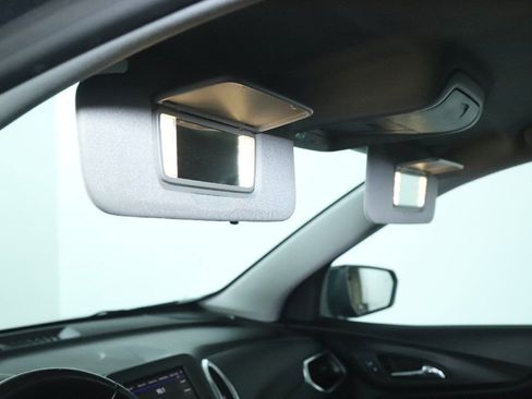 Used 2020 Chevrolet Equinox LT w/ Driver Convenience Package image 19