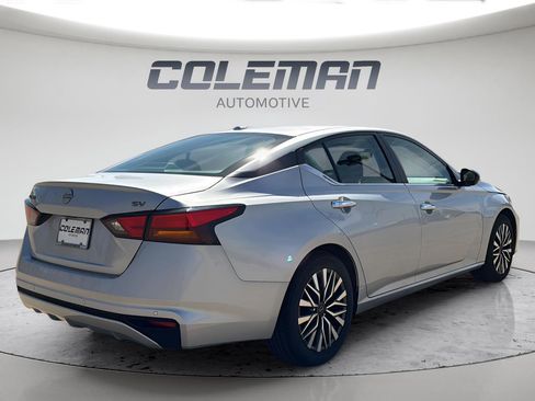 Used 2024 Nissan Altima 2.5 SV image 5
