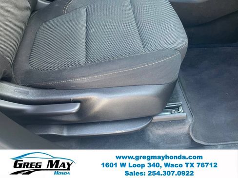Used 2020 Chevrolet Traverse LT FWD image 36