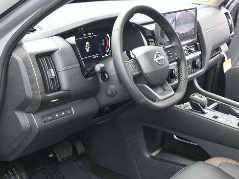 New 2026 Nissan Pathfinder Platinum image 7