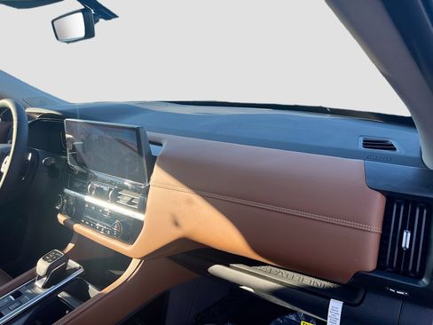 New 2026 Nissan Pathfinder Platinum image 32