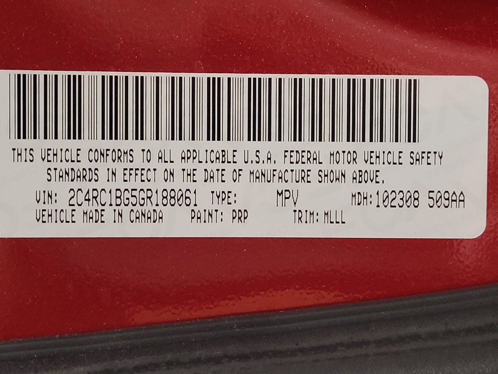 Used 2016 Chrysler Town & Country Touring FWD image 33