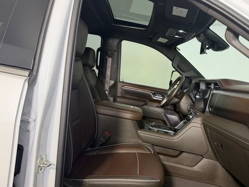 Used 2025 GMC Sierra 3500 Denali w/ Denali Reserve Package AWD/4WD image 30