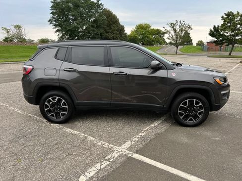 Used 2019 Jeep Compass Trailhawk AWD/4WD image 12