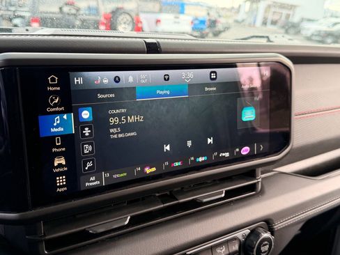 Used 2024 Jeep Wrangler Unlimited Rubicon w/ Convenience Group image 18