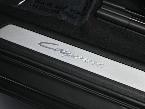 Certified 2024 Porsche Cayenne AWD/4WD image 25
