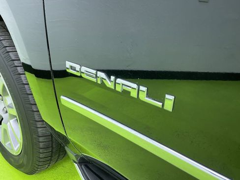 Used 2018 GMC Yukon Denali image 13
