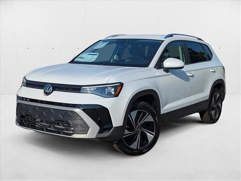 New 2025 Volkswagen Taos SE image 1