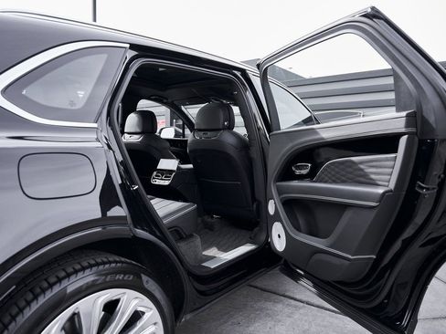 Used 2023 Bentley Bentayga Extended Wheelbase AWD/4WD image 26
