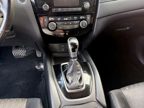 Used 2017 Nissan Rogue SV AWD/4WD image 21