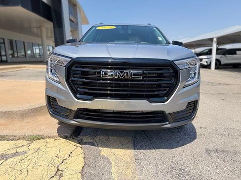 Used 2023 GMC Terrain SLE w/ Driver Convenience Package FWD image 2