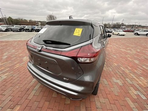 Used 2022 Nissan Kicks SV image 18
