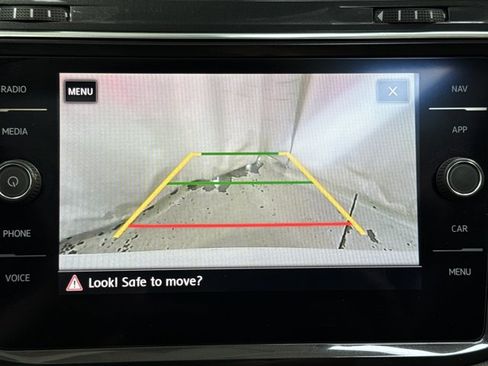 Used 2020 Volkswagen Tiguan SEL FWD image 23