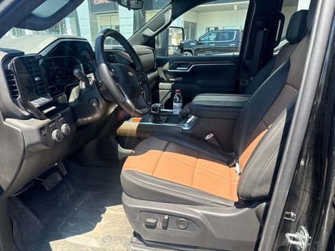 Used 2026 Chevrolet Silverado 1500 High Country w/ Technology Package AWD/4WD image 5
