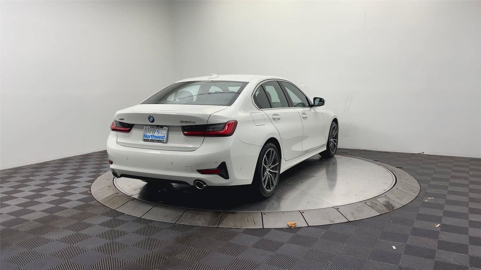 Used 2021 BMW 330e xDrive w/ Convenience Package AWD/4WD image 3