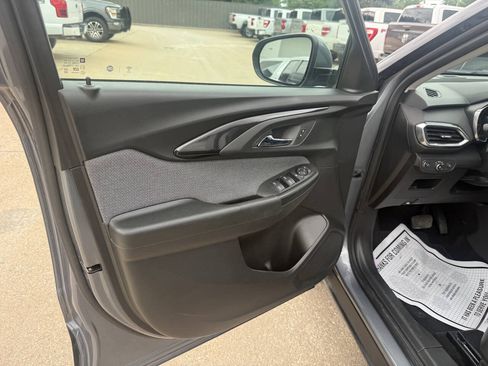 Used 2021 Chevrolet TrailBlazer LT w/ Convenience Package FWD image 8