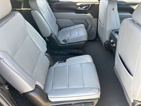 Used 2023 GMC Yukon XL SLT w/ SLT Premium Package AWD/4WD image 28
