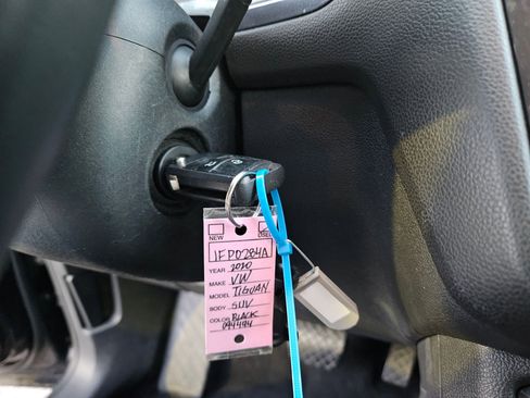 Used 2020 Volkswagen Tiguan S image 21